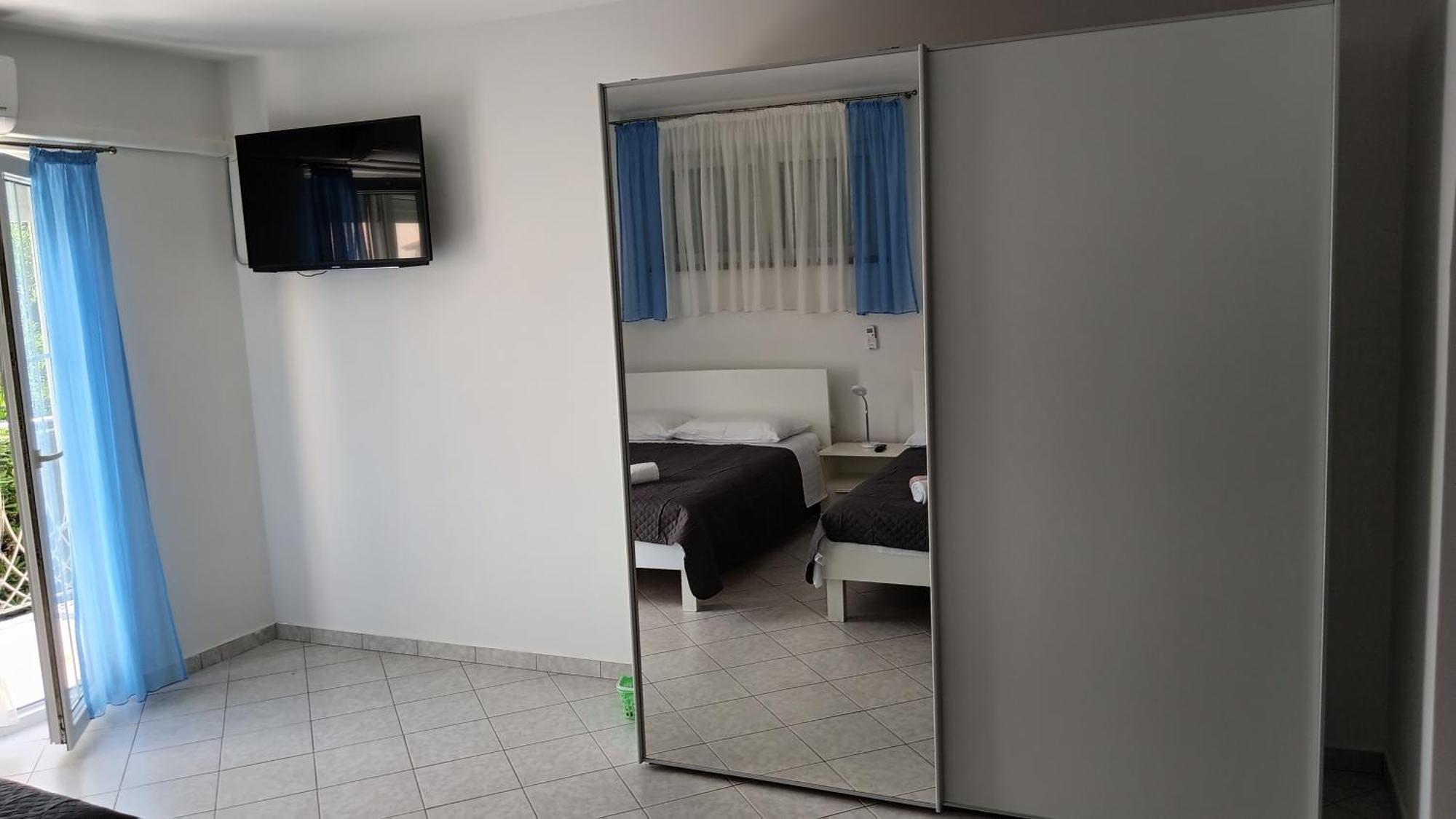 Artneo Apartmani Novalja Bagian luar foto